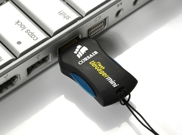 USB Flash накопитель 16GB Corsair Voyager Mini CMFUSBMini-16GB USB 2.0 Черный