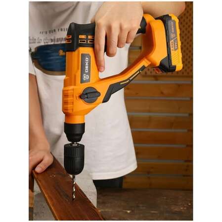 Аккумуляторный перфоратор Deko DKCH20, 20В, 2x2.0Ач в кейсе с патроном CH02 063-4412