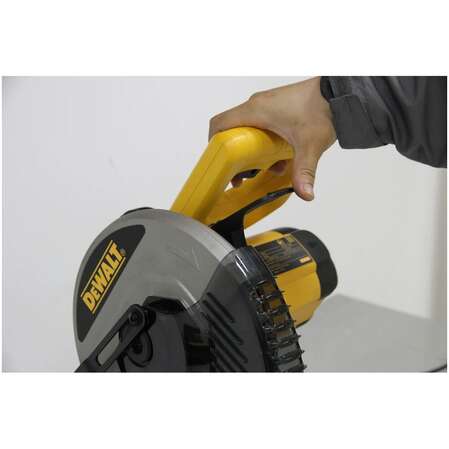 Торцовочная пила DeWALT 1650 Вт. DW714