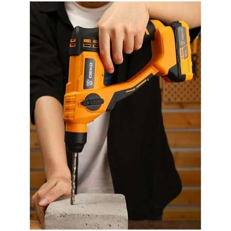 Аккумуляторный перфоратор Deko DKCH20, 20В, 2x2.0Ач в кейсе с патроном CH02 063-4412