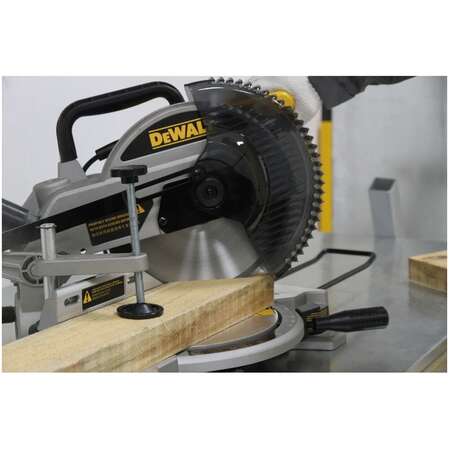 Торцовочная пила DeWALT 1650 Вт. DW714