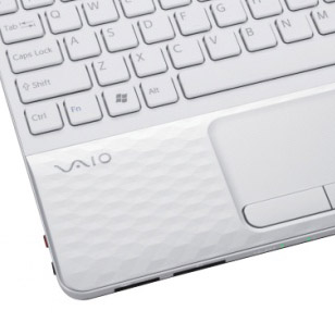 Ноутбук Sony VPC-EH2E1R/W B950/4G/320/DVD/15.5"/bt/Win7 HB64 white
