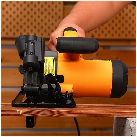 Циркулярная пила Deko CS1250-D, 1250Вт, 165мм диск 083-1100