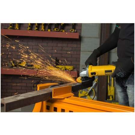 Шлифмашина угловая DeWALT 950 Вт. 125 мм. DWE4115