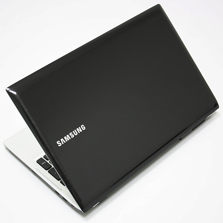 Ноутбук Samsung Q530/JT01 i5-520M/4G/320G/330M/DVD/15.6"/WiFi/BT/cam/Win7 HP